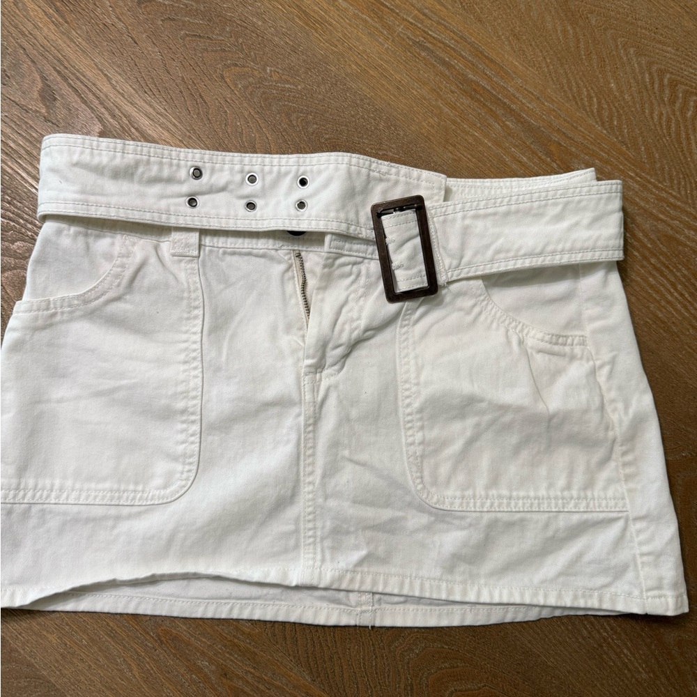 Stradivarius min white skirt
